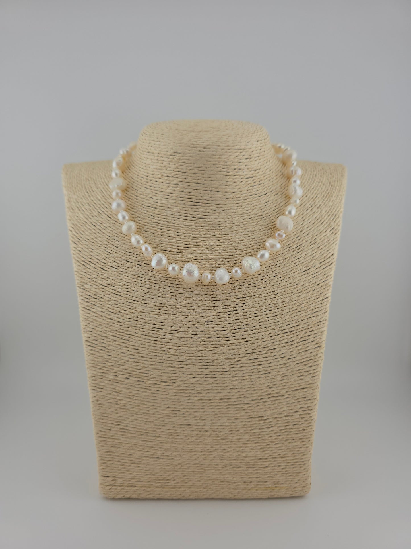 Pearl choker